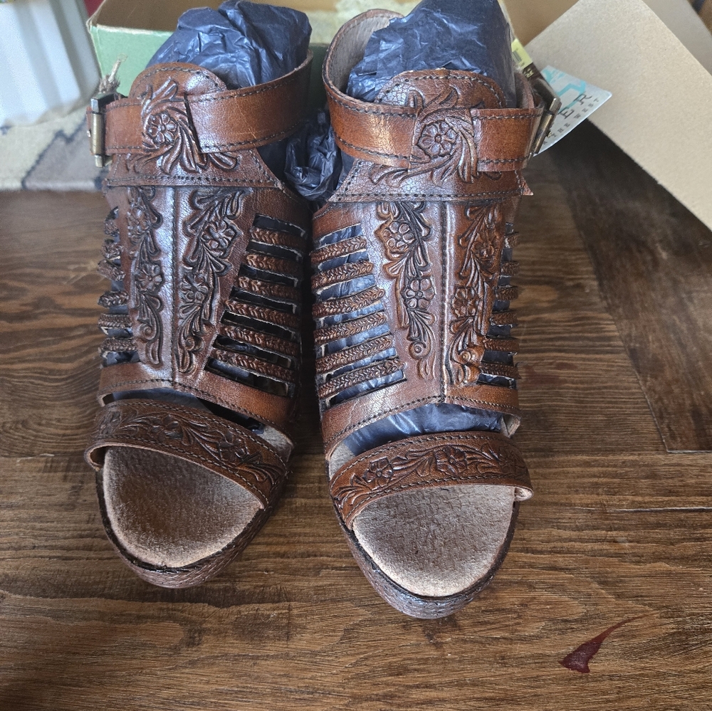 Roper Cognac Handtooled Heel/Sandal